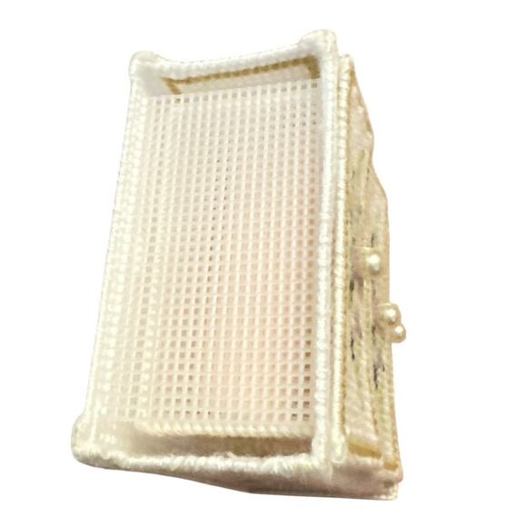 Vintage Handmade Needlepoint Crochet Doll Dresser Drawer Storage Decor Jewelry - Picture 8 of 8